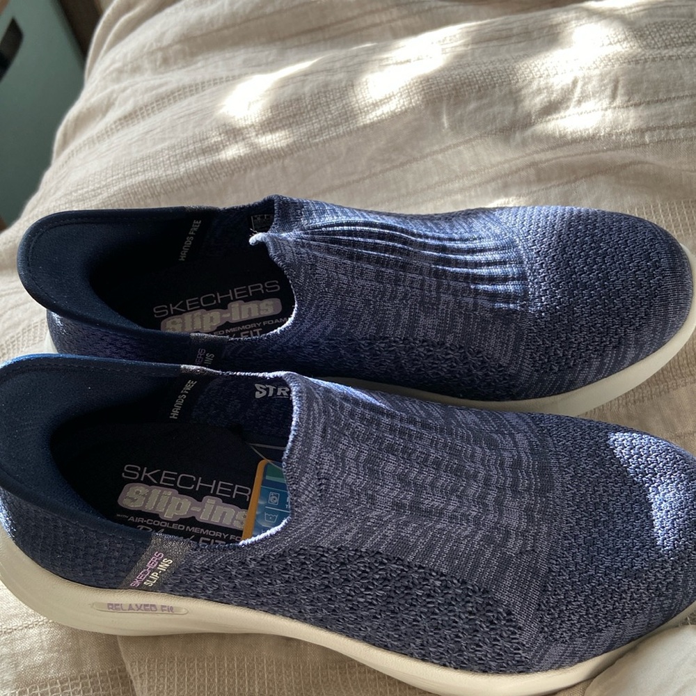 Skechers Slip Ins Blue fabric sneakers Size 8.